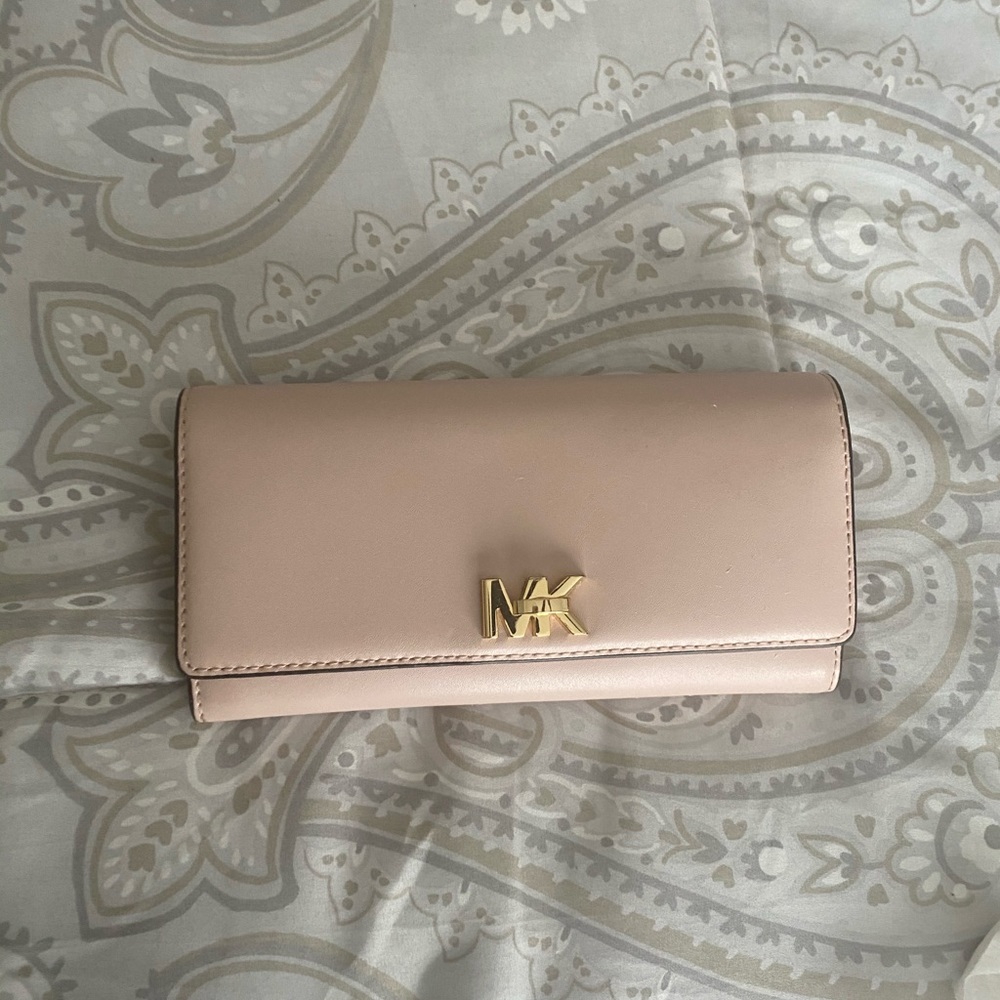 Michael Kors wallet pink